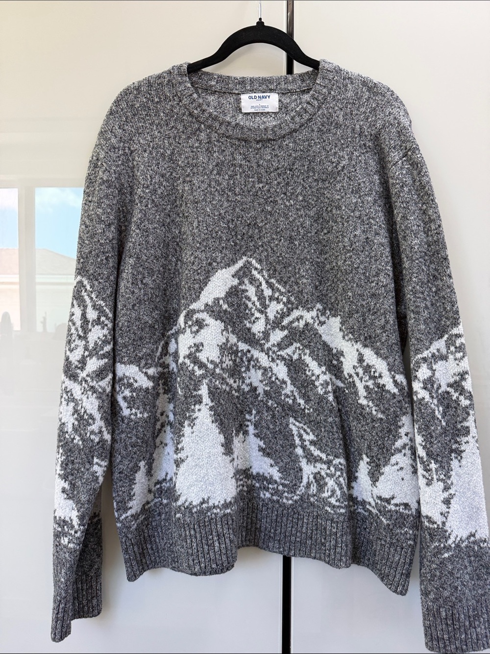 Old Navy Gray and White Mountain Graphic Crewneck Sweater